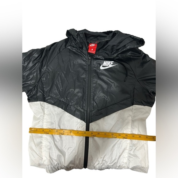 NIKE Windbreaker Jacket | NIKE black and white color block jacket | Nike Coat - Picture 8 of 9